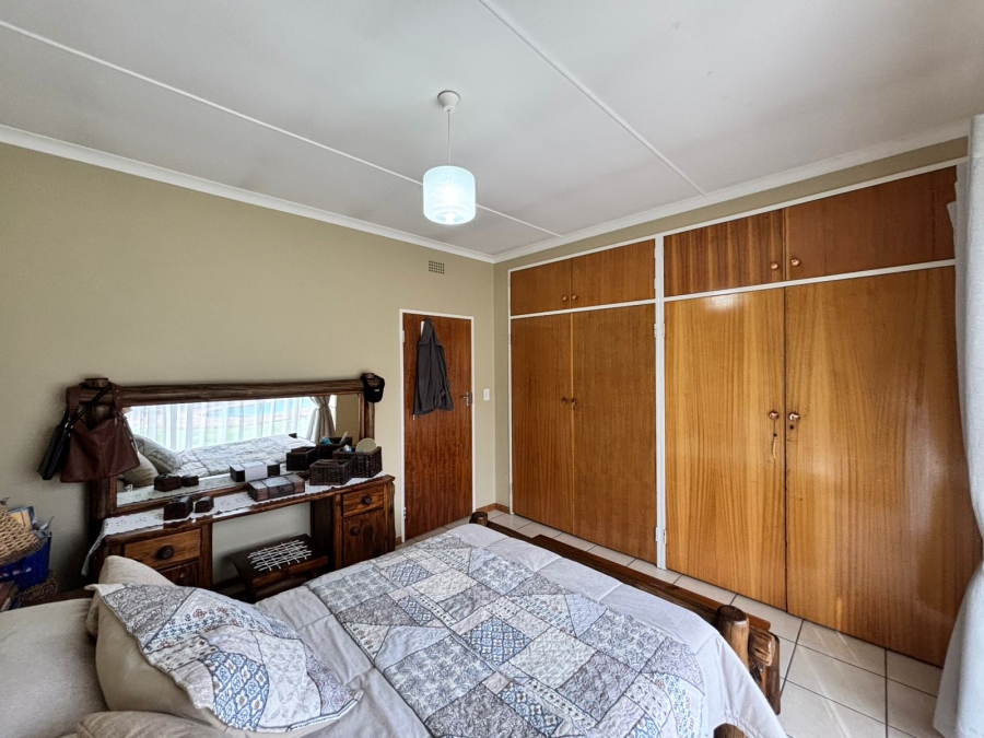 6 Bedroom Property for Sale in Flamwood North West